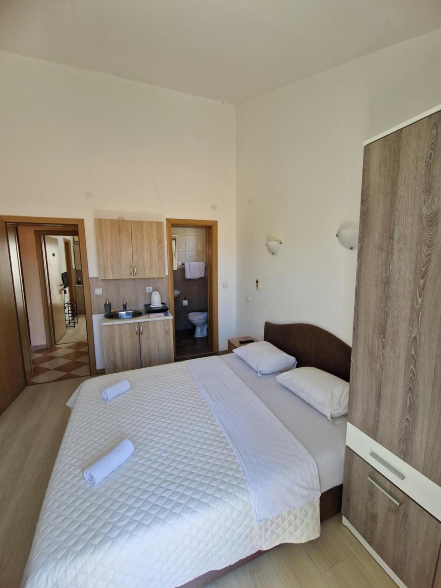 בודווה Guest House Damjana מראה חיצוני תמונה