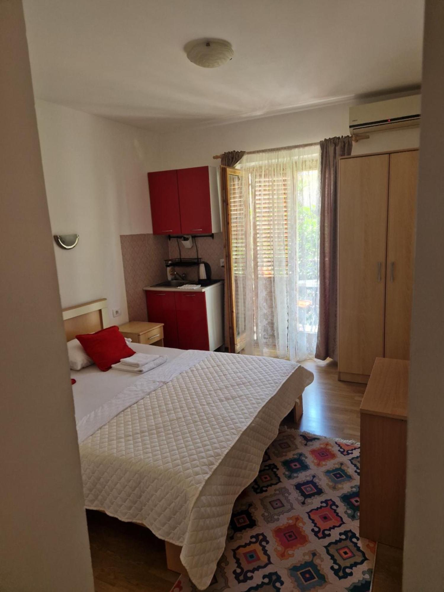 בודווה Guest House Damjana מראה חיצוני תמונה