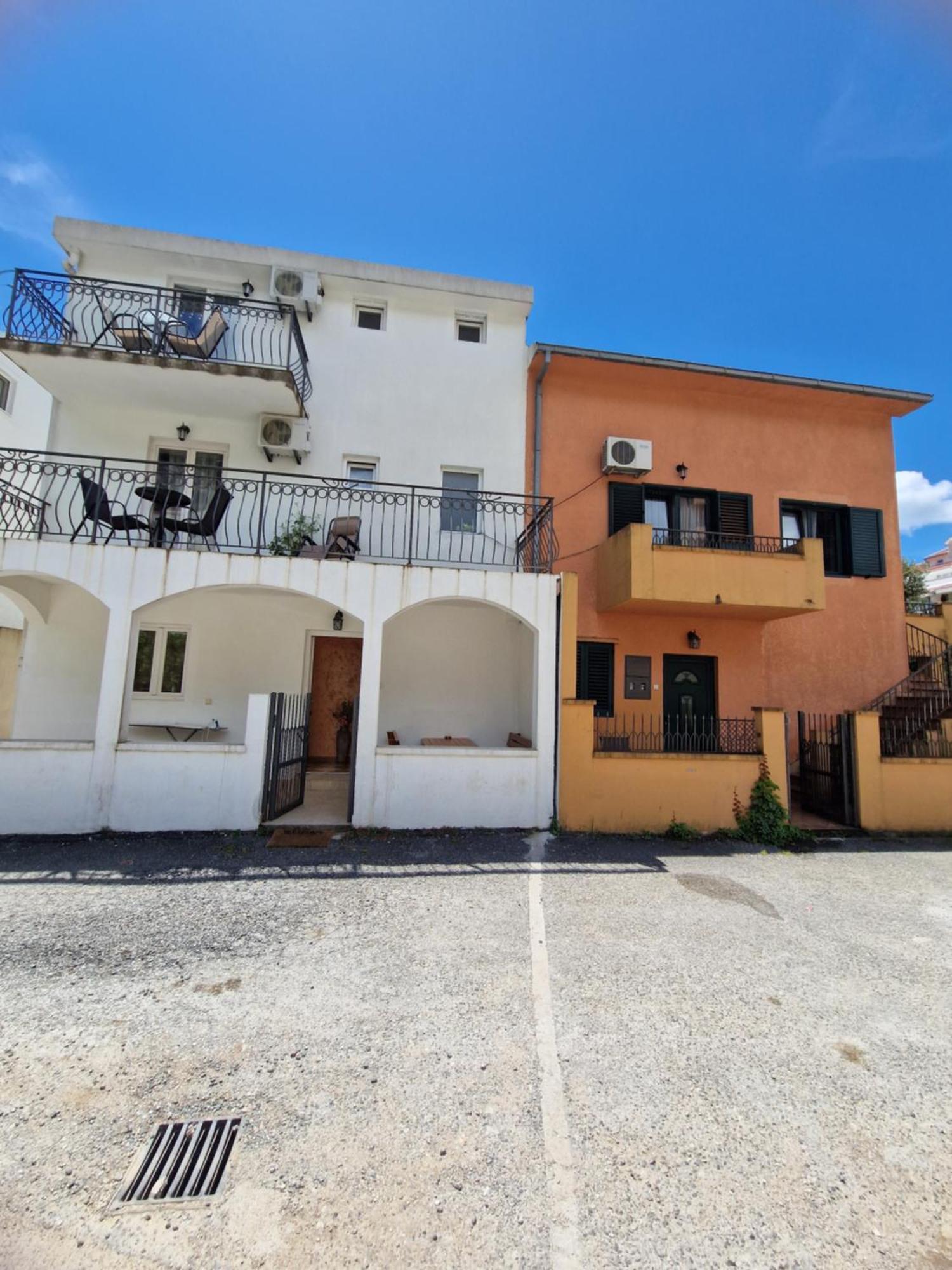 בודווה Guest House Damjana מראה חיצוני תמונה