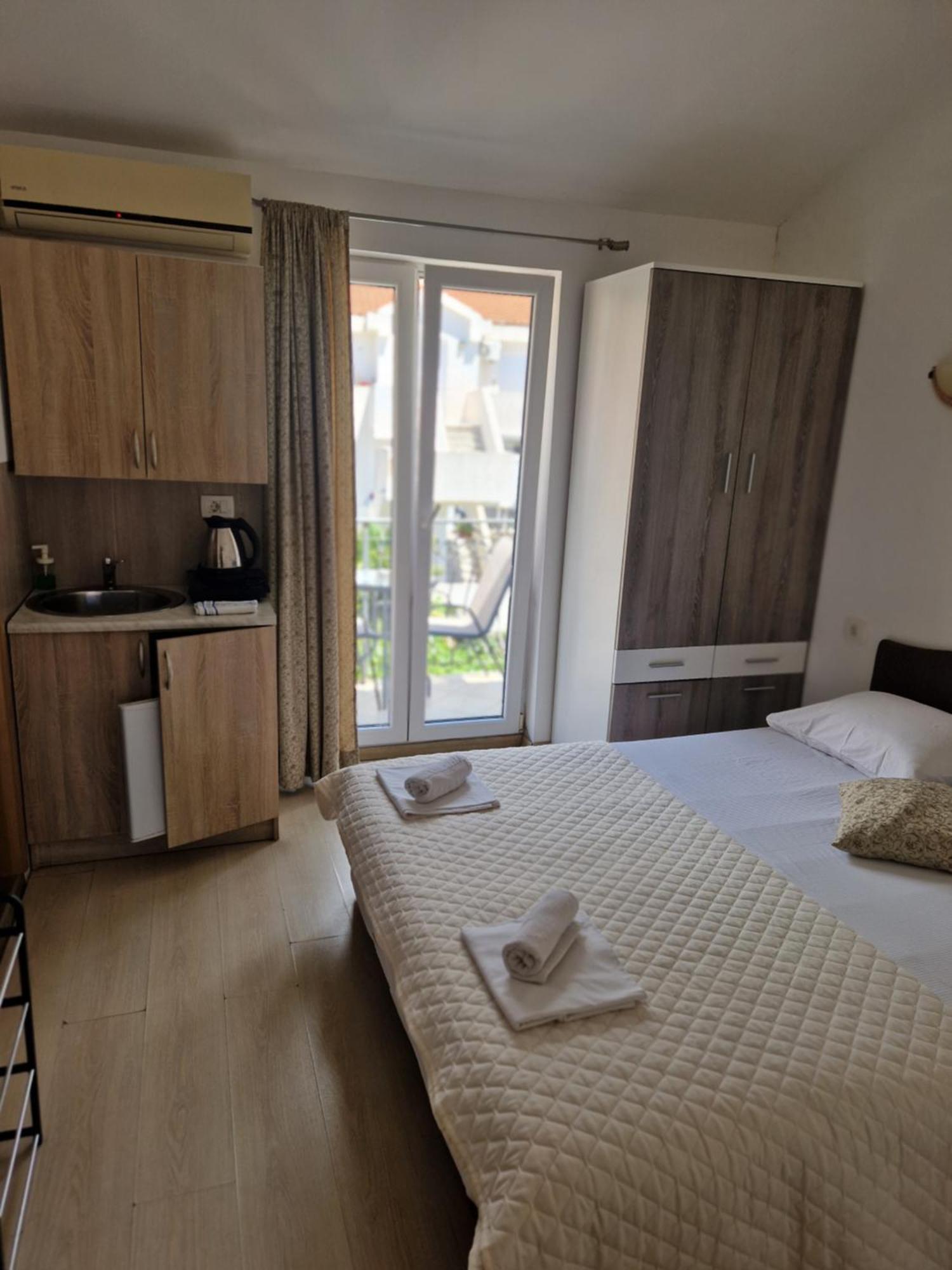 בודווה Guest House Damjana מראה חיצוני תמונה