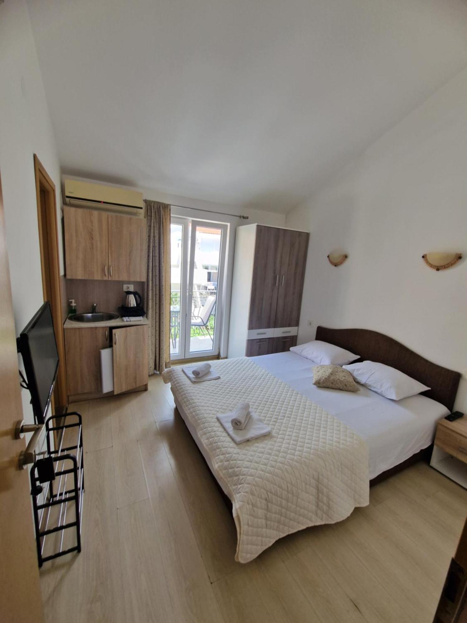 בודווה Guest House Damjana מראה חיצוני תמונה