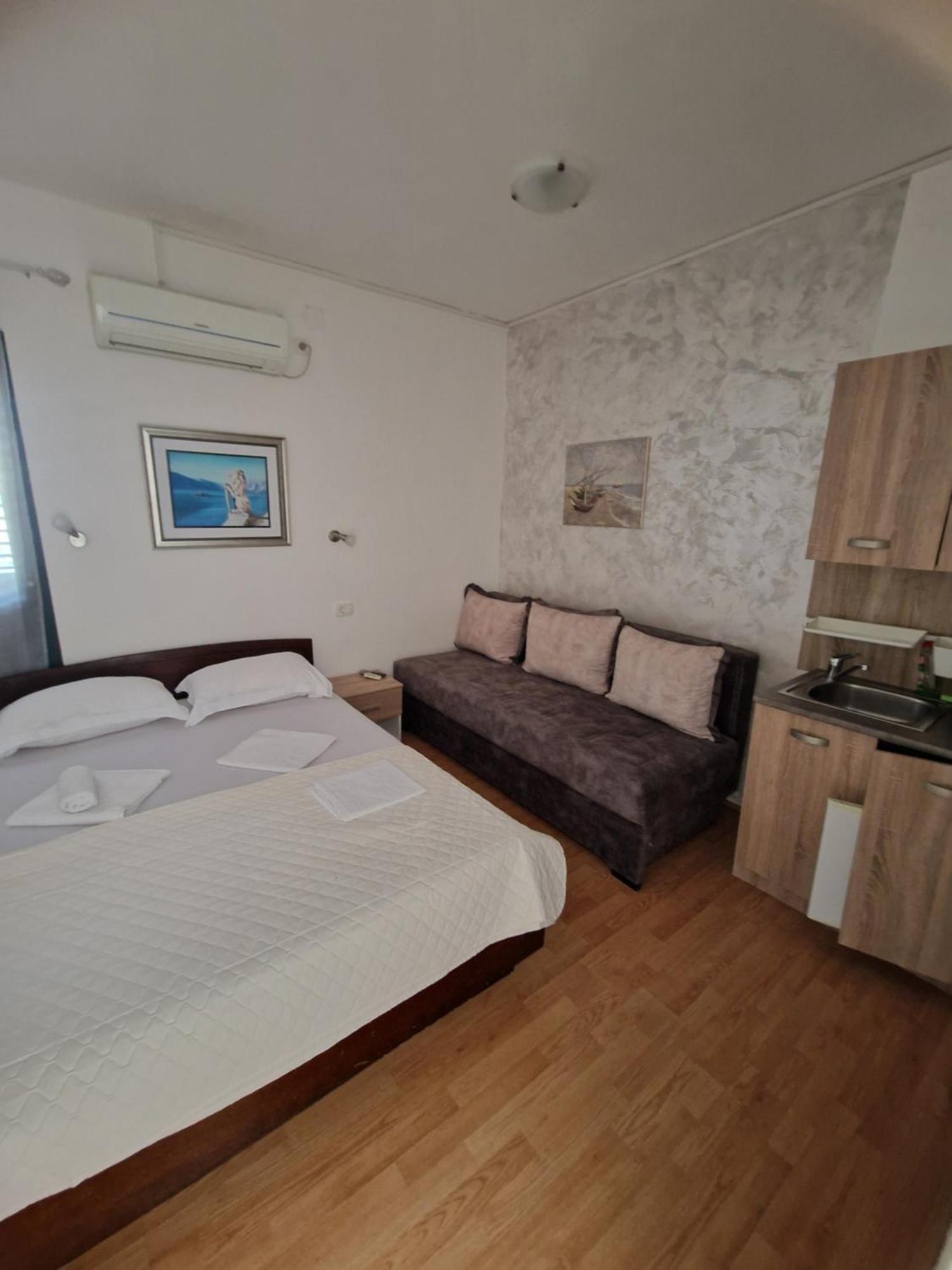 בודווה Guest House Damjana מראה חיצוני תמונה