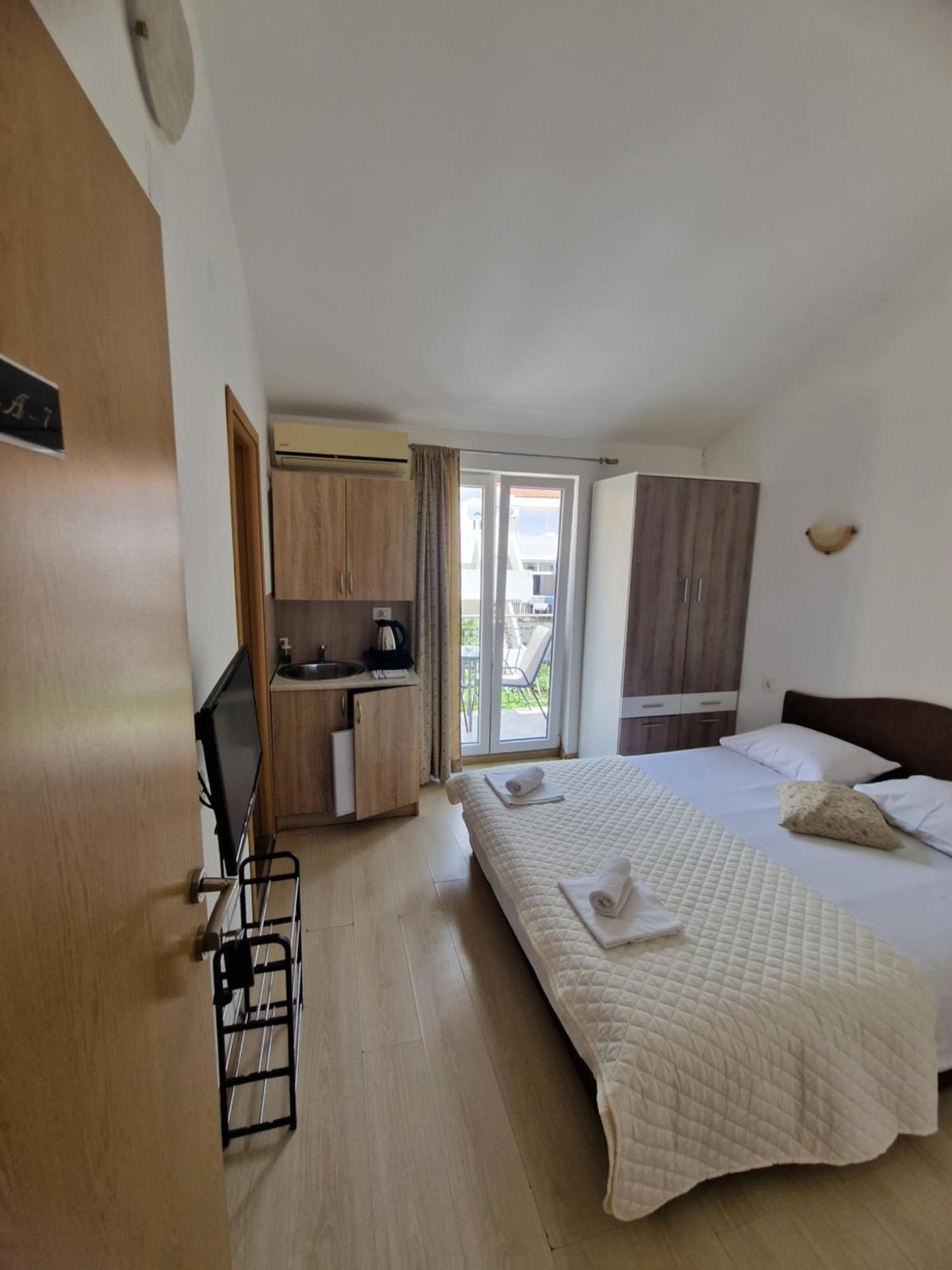 בודווה Guest House Damjana מראה חיצוני תמונה