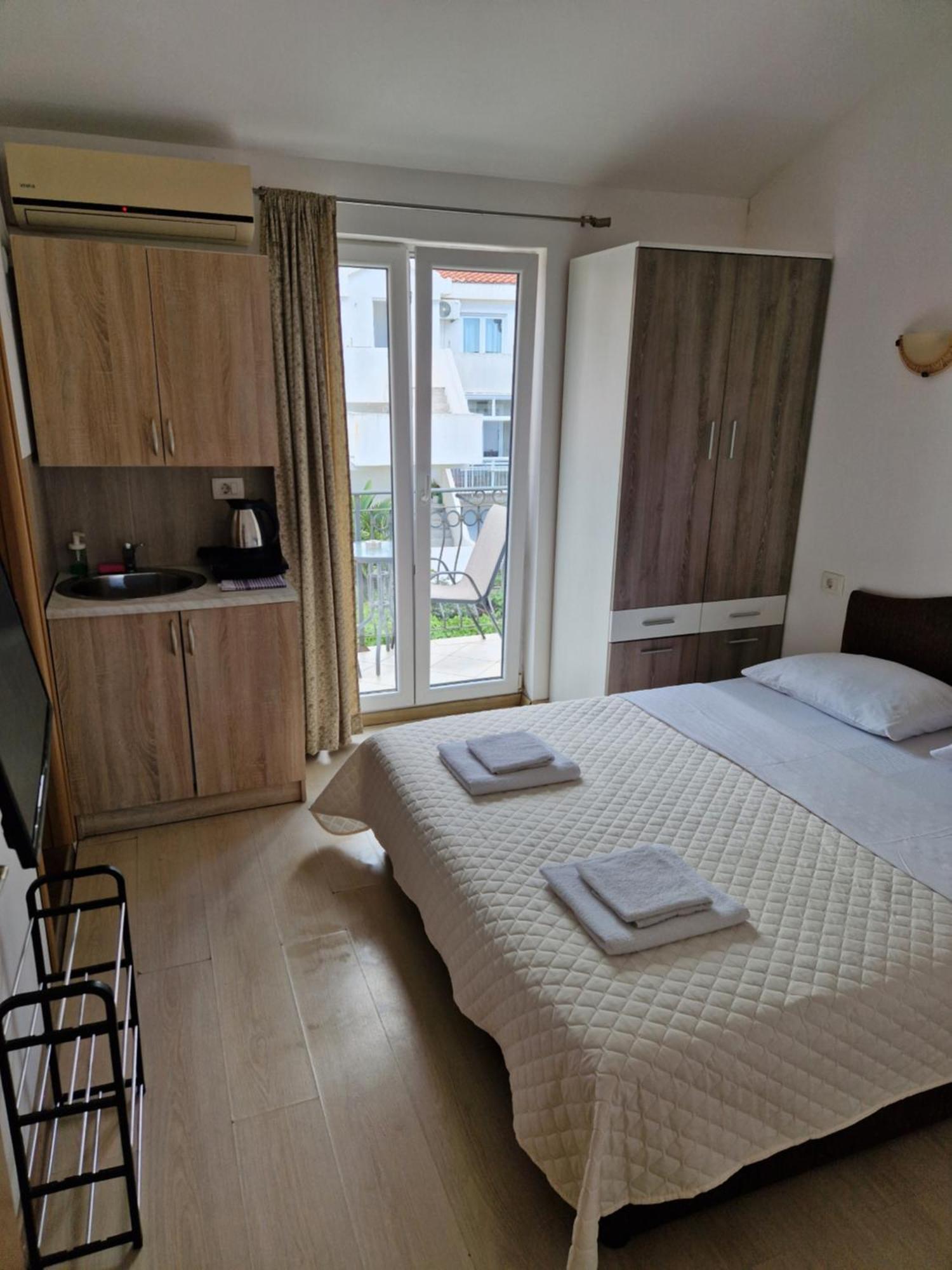 בודווה Guest House Damjana מראה חיצוני תמונה