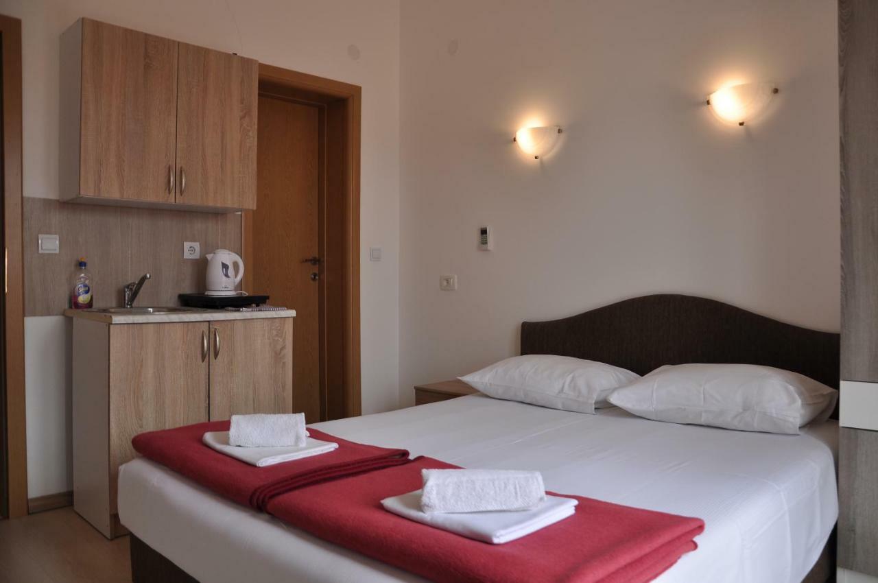 בודווה Guest House Damjana מראה חיצוני תמונה